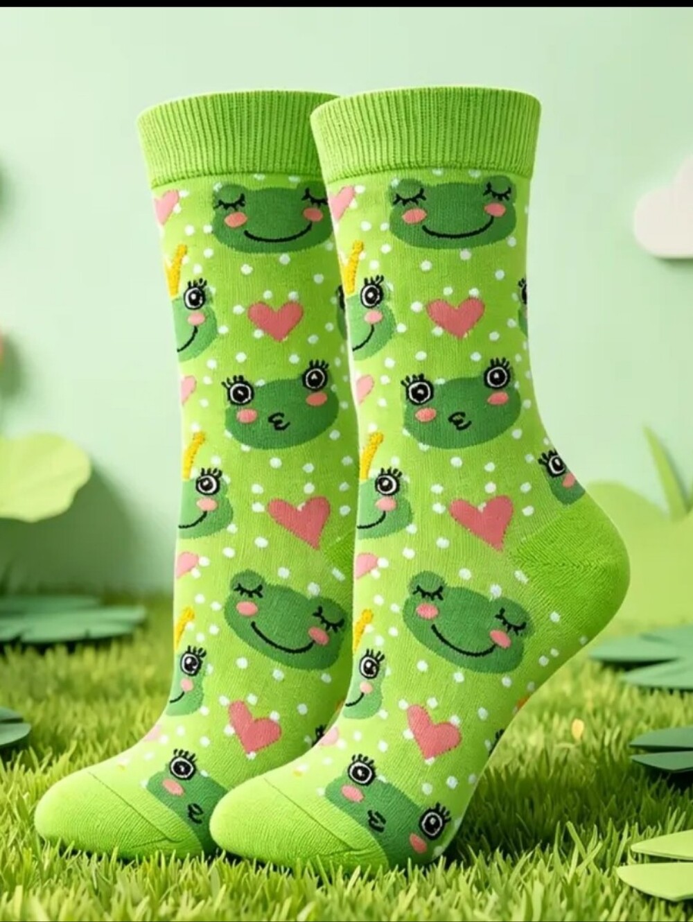1 Pair Green Frog Socks with Hearts, Adult OS